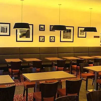 Hampton By Hilton Center Hotell 3*