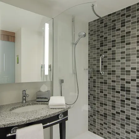 Hampton By Hilton Center Отель Нюрнберг