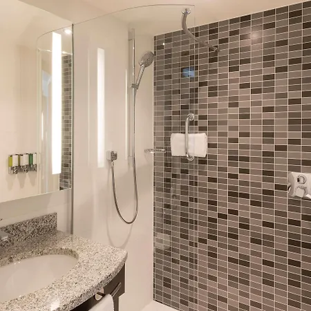 Отель Hampton By Hilton Center