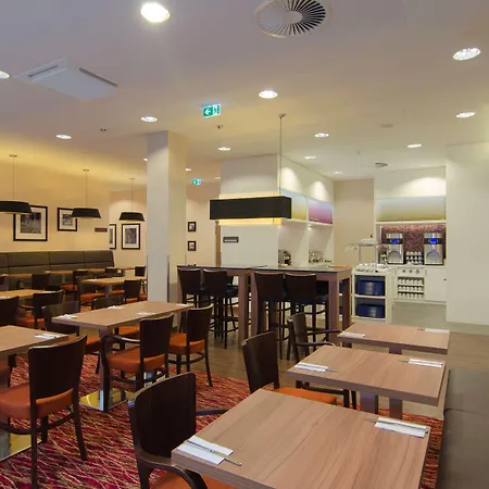 Hampton By Hilton Center