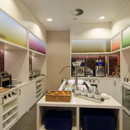 Hampton By Hilton Center 3*