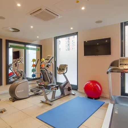 Hotel Hampton By Hilton Center 3*