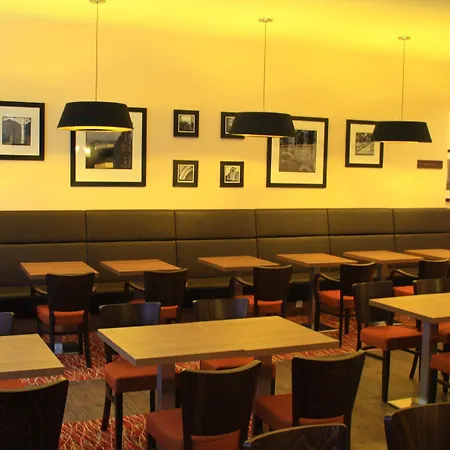 Hotell Hampton By Hilton Center 3*