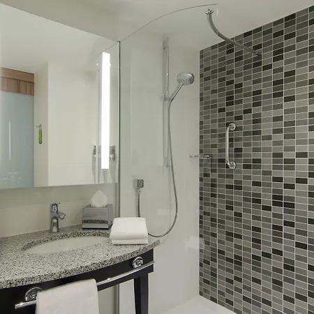 Hampton By Hilton Center Hotell