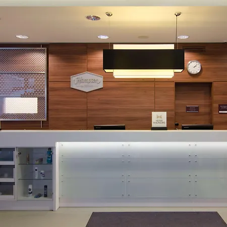 Hampton By Hilton Center Hotell