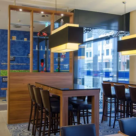 Hampton By Hilton Center Hotell 3*