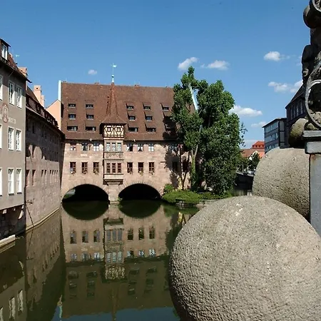 Hampton By Hilton Center Hotell 3*