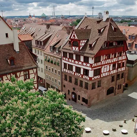 Hampton By Hilton Center Hotell 3*