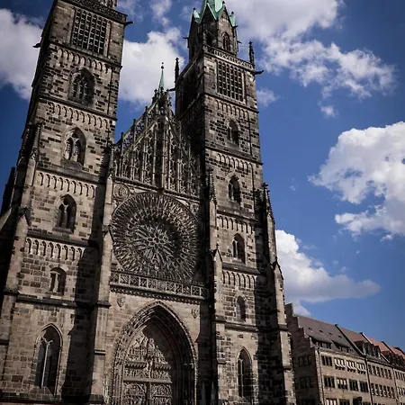 Hampton By Hilton Center Hotell 3*