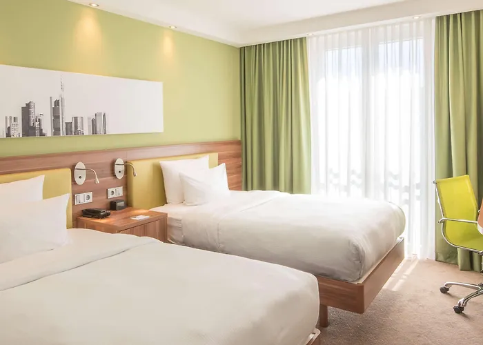 Hotel Hampton By Hilton Center 3*