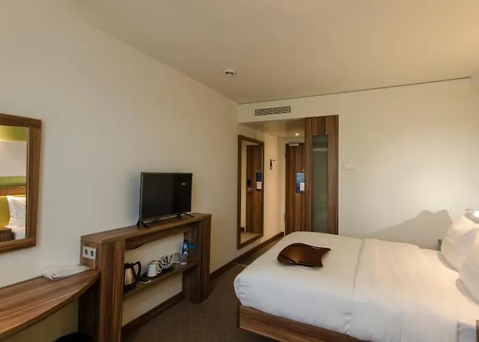 Ξενοδοχείο Hampton By Hilton Center 3*