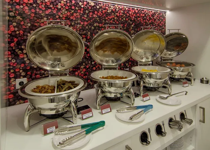 מלון Hampton By Hilton Center 3*